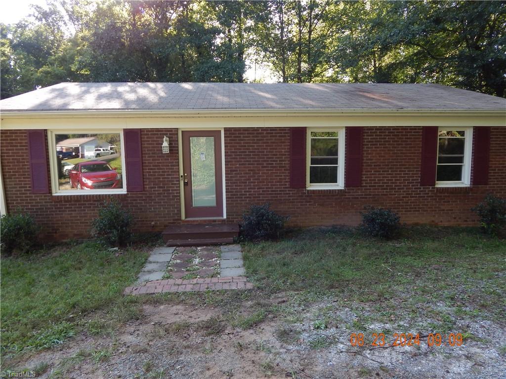 Kaysboro Dr, Winston Salem, NC 27105