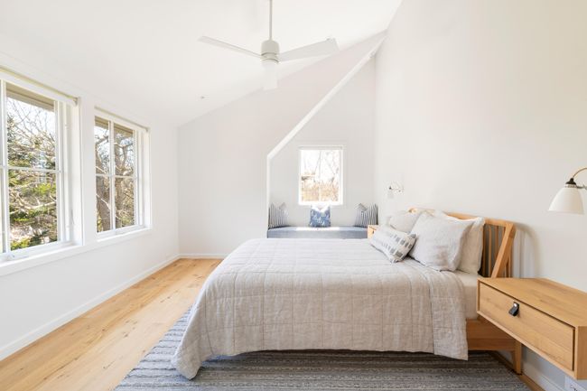Upstairs Bedroom | Image 58