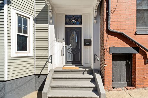372 Silver St, Boston, MA, 02127 | Card Image