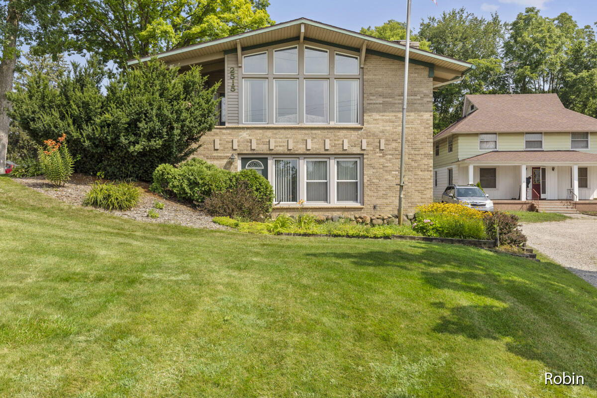 Hillside Dr, Grand Rapids, MI 49544