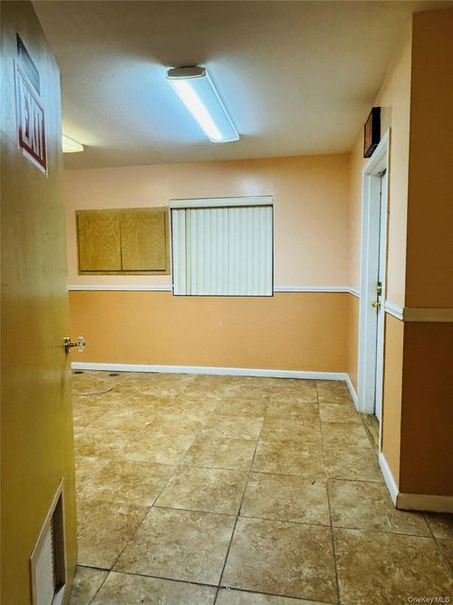 apt-1-94 57th Ave, Elmhurst, NY, 11373-5190 | Card Image