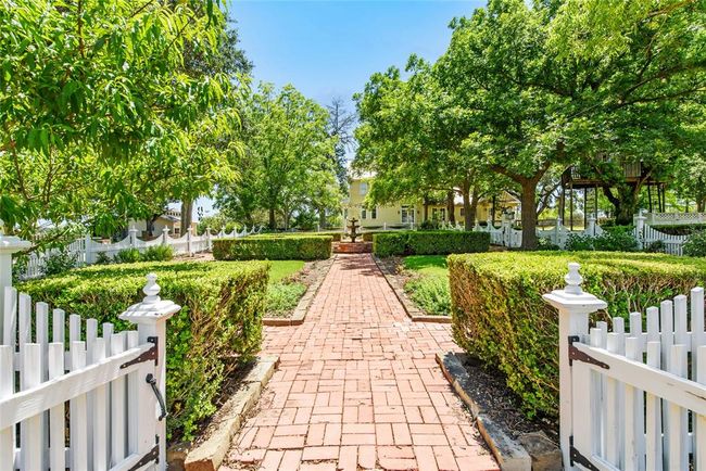658 Fordtran Rd, Home with 6 bedrooms, 11 bathrooms and 6 parking in New Ulm TX | Image 36