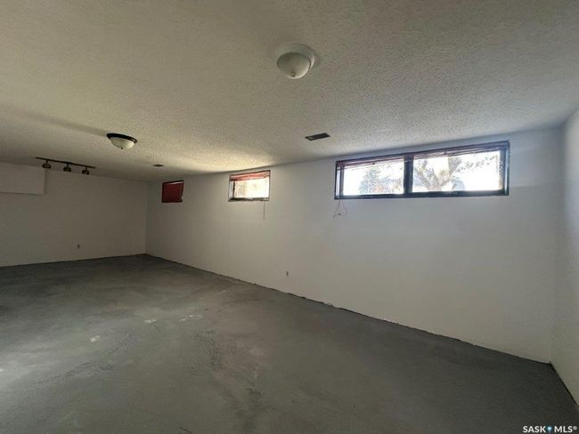 502 Busteed St, House other with 6 bedrooms, 4 bathrooms and 6 parking in Kerrobert SK | Image 38