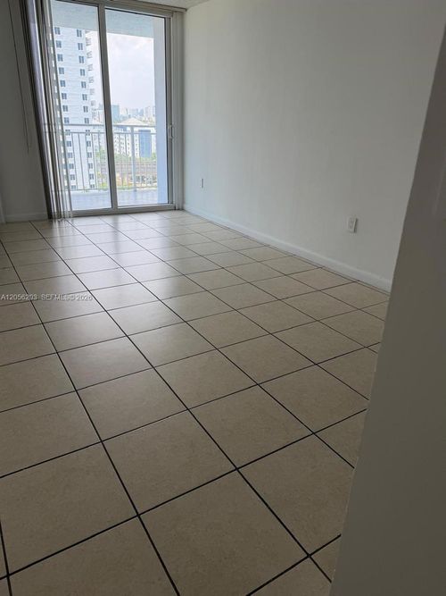 e1402-800 N Miami Ave, Miami, FL, 33136-3543 | Card Image