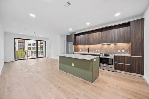 230-2209 S 1st St, Austin, TX, 78704-5157 | Card Image