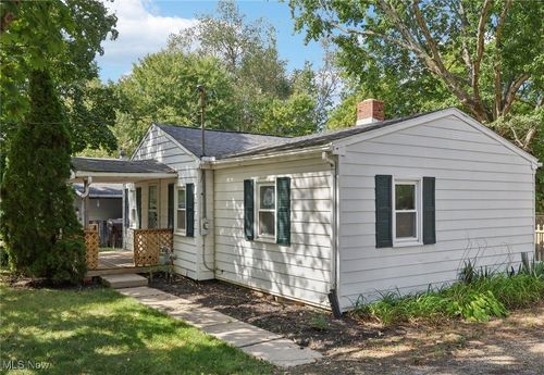 2851 Roanoke Ave, Akron, OH, 44312-4574 | Card Image
