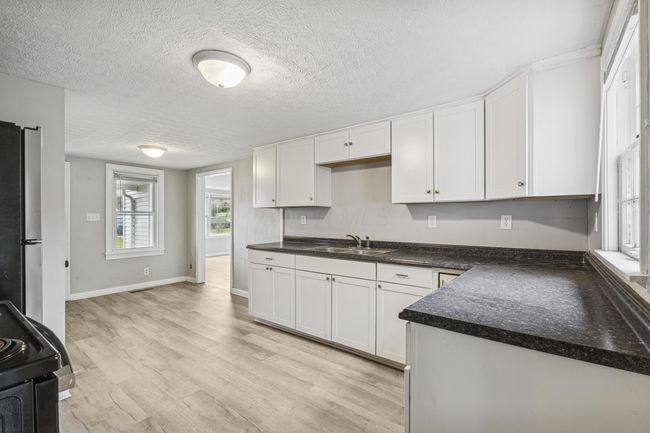 108 S 8 Th St, Home with 0 bedrooms, 0 bathrooms and 6 parking in Hebron OH | Image 10