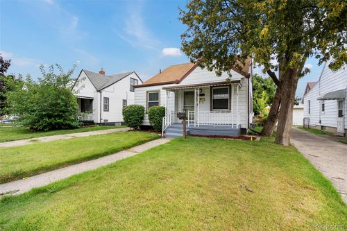 8111 Coolidge, Center Line, MI, 48015-1369 | Card Image