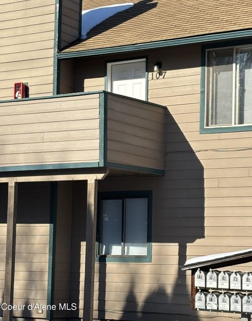 107 E Willow Tree Ln, Hayden, ID, 83835-7995 | Card Image
