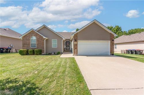 1212 Nottingham Dr, Warrensburg, MO, 64093-8000 | Card Image