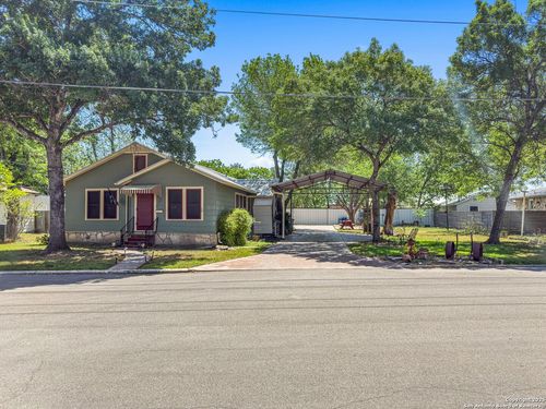 1175 W Coll St, New Braunfels, TX, 78130-5811 | Card Image