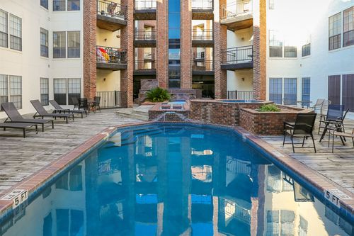 a208-3001 Cedar St, Austin, TX, 78705-2947 | Card Image