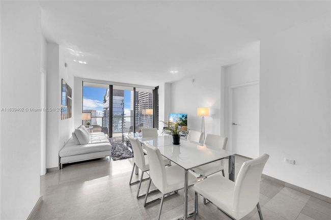 APT-3705 - 88 Sw 7 Th St, Condo with 2 bedrooms, 3 bathrooms and null parking in MIAMI FL | Image 4