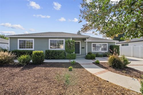 8440 Oakdale Ave, Winnetka, CA, 91306-4300 | Card Image
