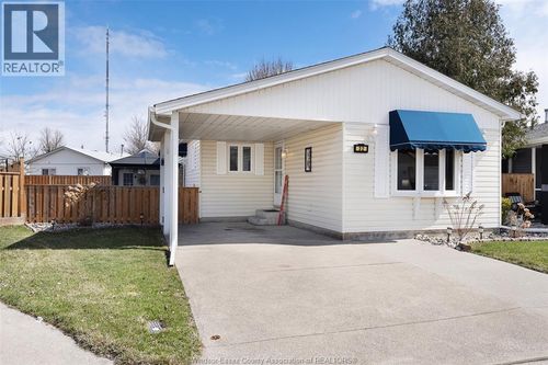 32 Chestnut St, Mcgregor, ON, N0R1J0 | Card Image