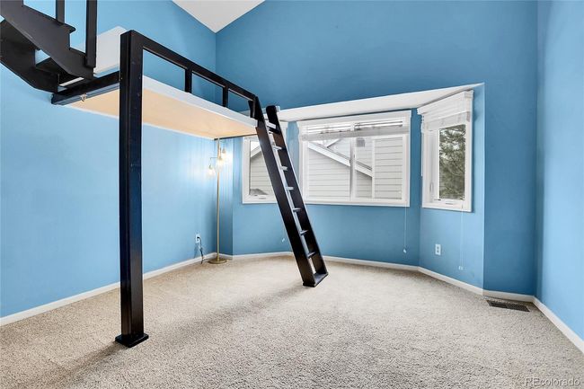 BEDROOM WITH VAULTED CEILING AND BAY WINDOW | Image 24