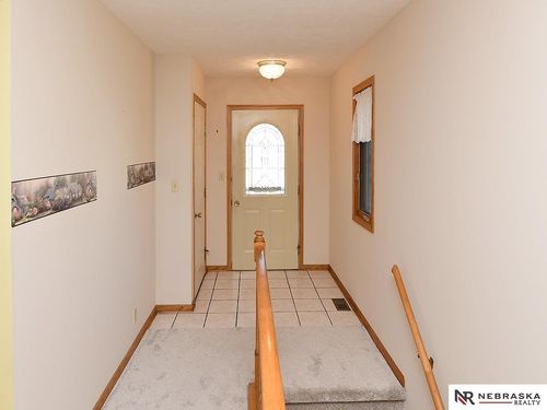 7825 Stonewall Ct, Lincoln, NE, 68506-4172 | Card Image