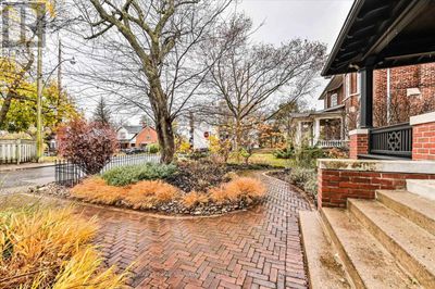 6 Lyall Ave, House other with 6 bedrooms, 5 bathrooms and 2 parking in Toronto ON | Image 2