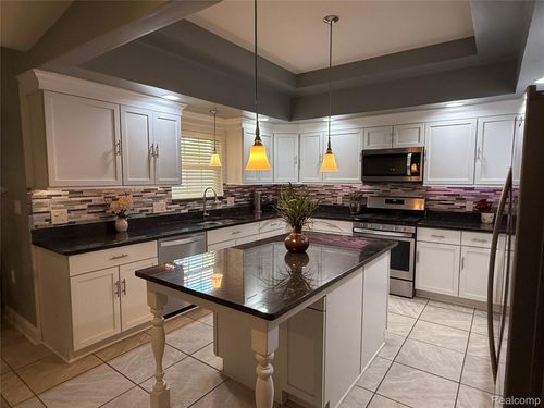 8761 Birchwood Dr, Newport, MI, 48166-9333 | Card Image