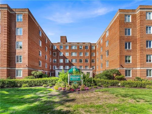 207-19425 Van Aken Blvd, Shaker Heights, OH, 44122-3516 | Card Image