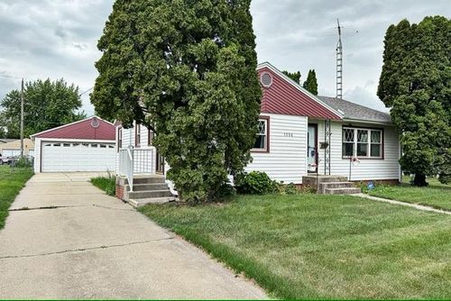 1306 S 28th St, Fort Dodge, IA, 50501-6329 | Card Image