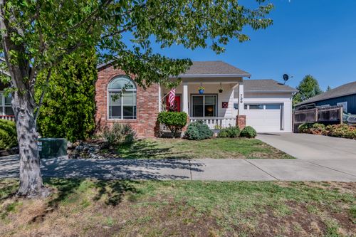 739 S Haskell St, Central Point, OR, 97502-3625 | Card Image