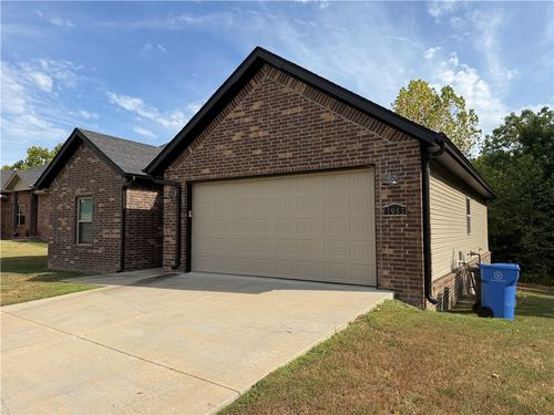 1983 E Peppervine Dr, Fayetteville, AR, 72701-7968 | Card Image