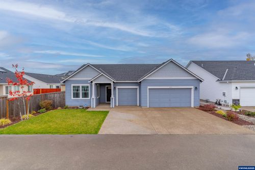 855 8th St, Gervais, OR, 97026-9757 | Card Image