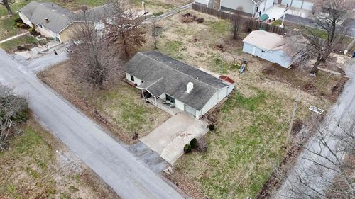 1103 Oliver St, Benton, IL, 62812-3107 | Card Image