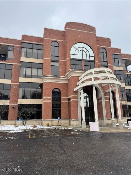 ste-103-822 Kumho Dr, Fairlawn, OH, 44333-9298 | Card Image