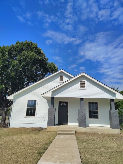 1064 Bransford St, Fort Worth, TX, 76104-5328 | Card Image