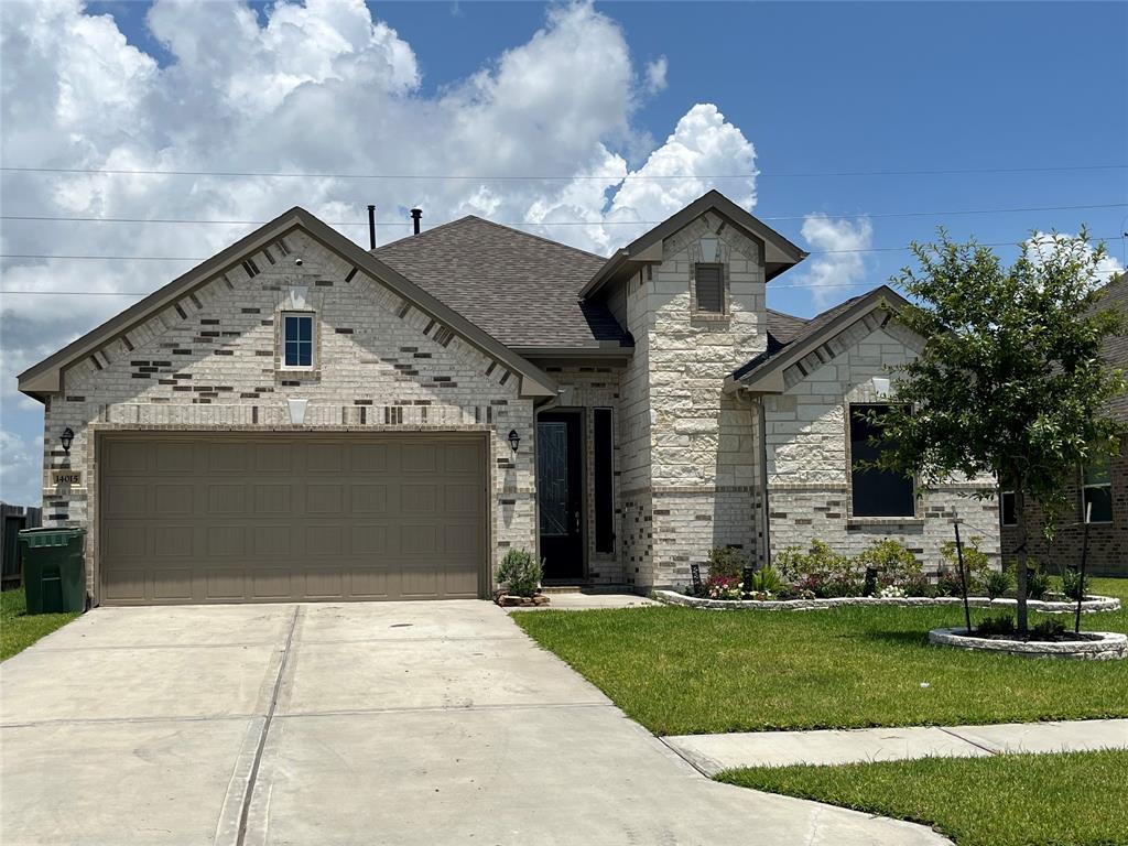 River Dr, Baytown, TX 77523