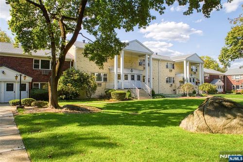 132 Regency Park, Ramsey, NJ, 07446 | Card Image