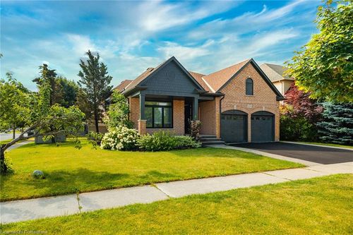 2559 Armour Cres, Burlington, ON, L7M4T4 | Card Image