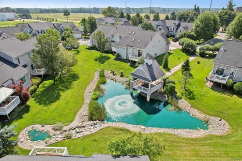 112 Burwyck Park Dr, Saline, MI, 48176-9195 | Card Image