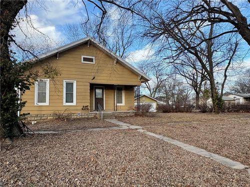 507 S Main St, Yates Center, KS, 66783-1719 | Card Image