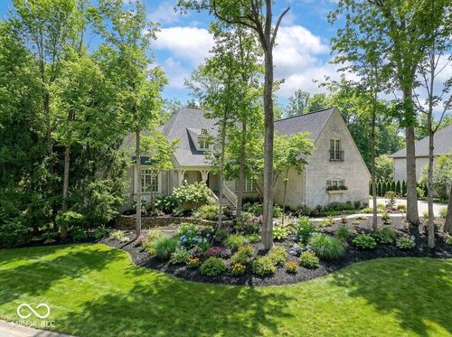 9399 Irishmans Run Ln, Zionsville, IN, 46077-8236 | Card Image