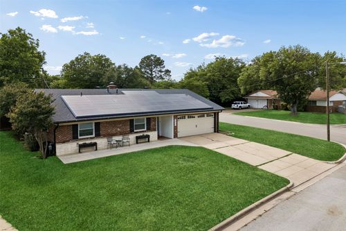 5437 Greenwood Way, North Richland Hills, TX, 76180-6821 | Card Image