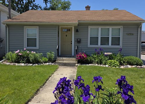 17936 Hickory St, Lansing, IL, 60438-1733 | Card Image