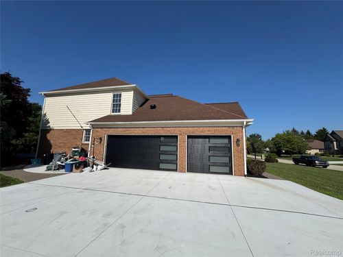 12180 Hunters Creek Dr, Plymouth, MI, 48170-2820 | Card Image