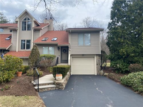 9 Shadowbrook Ln, Smithfield, RI, 02917-1761 | Card Image