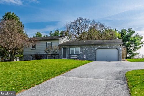 7987 Elizabethtown Rd, ELIZABETHTOWN, PA, 17022-8466 | Card Image