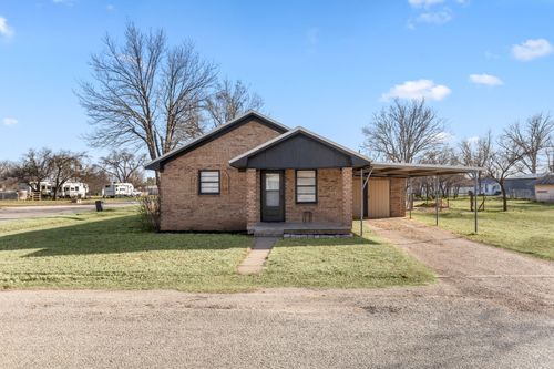 201 W Belknap St, Seymour, TX, 76380-2921 | Card Image