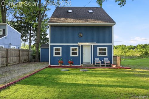 3773 Navarra Ave, White Lake, MI, 48383-1467 | Card Image