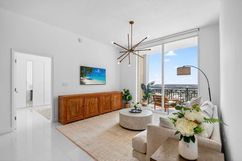 lph-07-550 Okeechobee Blvd, West Palm Beach, FL, 33401-6317 | Card Image