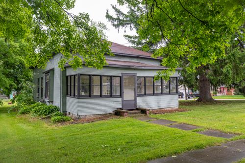 209 E Lake St, Sand Lake, MI, 49343-9402 | Card Image
