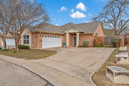 328 Wagon Wheel Cir, Waco, TX, 76706-6523 | Card Image