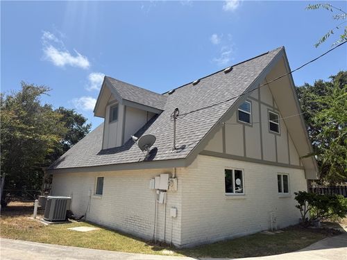 305 Caribbean Dr, Corpus Christi, TX, 78418-2824 | Card Image