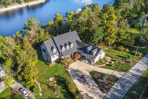 910 Hunter Dr, Lancaster, KY, 40444-8066 | Card Image