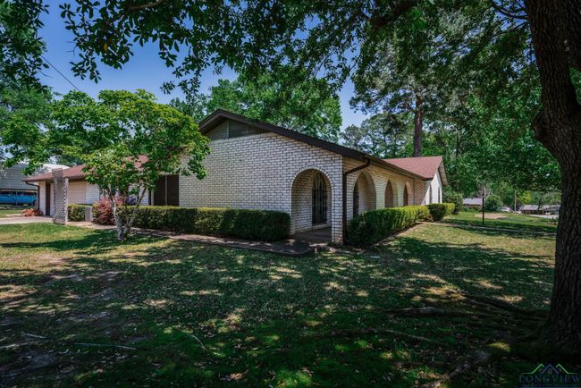 107 Tulip St, House other with 3 bedrooms, 3 bathrooms and null parking in White Oak TX | Image 4